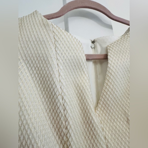 Beautiful Julia Jordan white with gold diamond sewn detail dress with pockets. - Picture 3 of 11